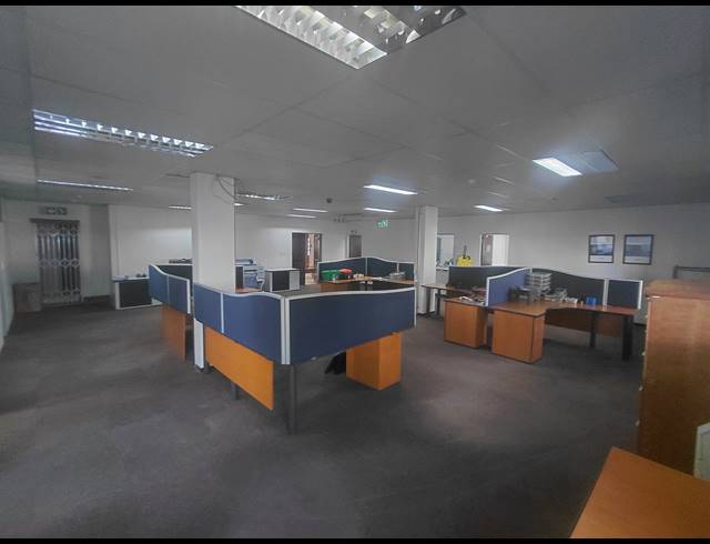 1,430M² OFFICE FOR SALE IN BRYANSTON